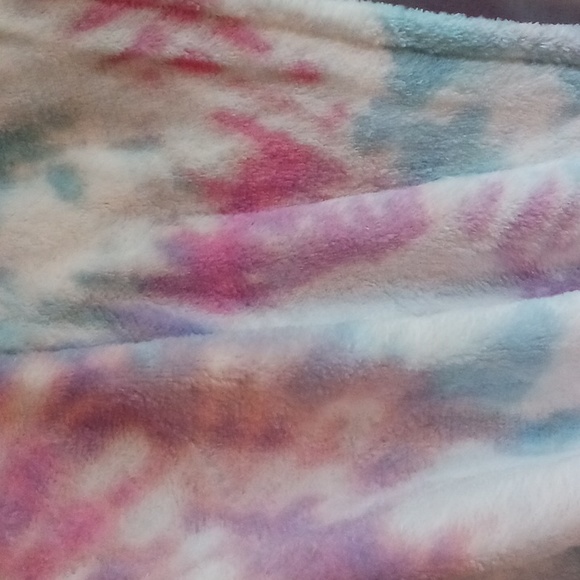 NEW TYE DYE BATH ROBES - Picture 3 of 8